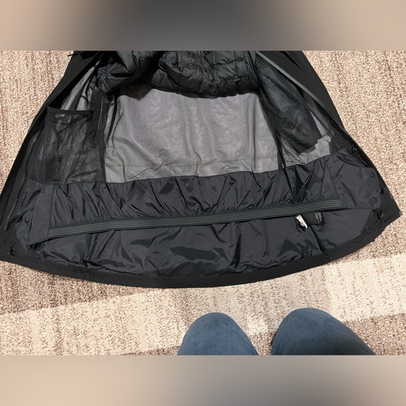 North face Rain Jacket in Black - Picture 7 of 12